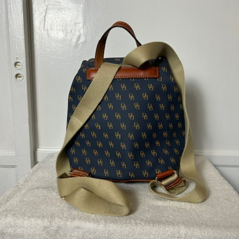 Dooney & Bourke Signature Monogram Navy Tan Bucket Drawstring Backpack Luxury - Picture 2 of 11